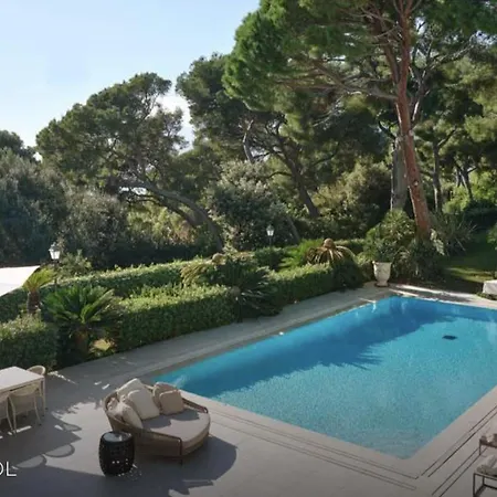 La * Roquebrune-Cap-Martin