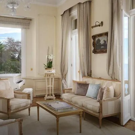 Villa La *