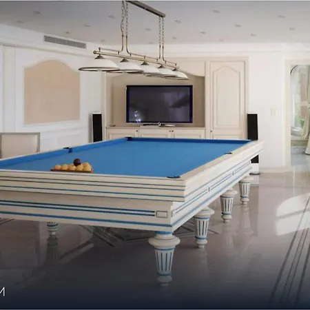 La Villa *